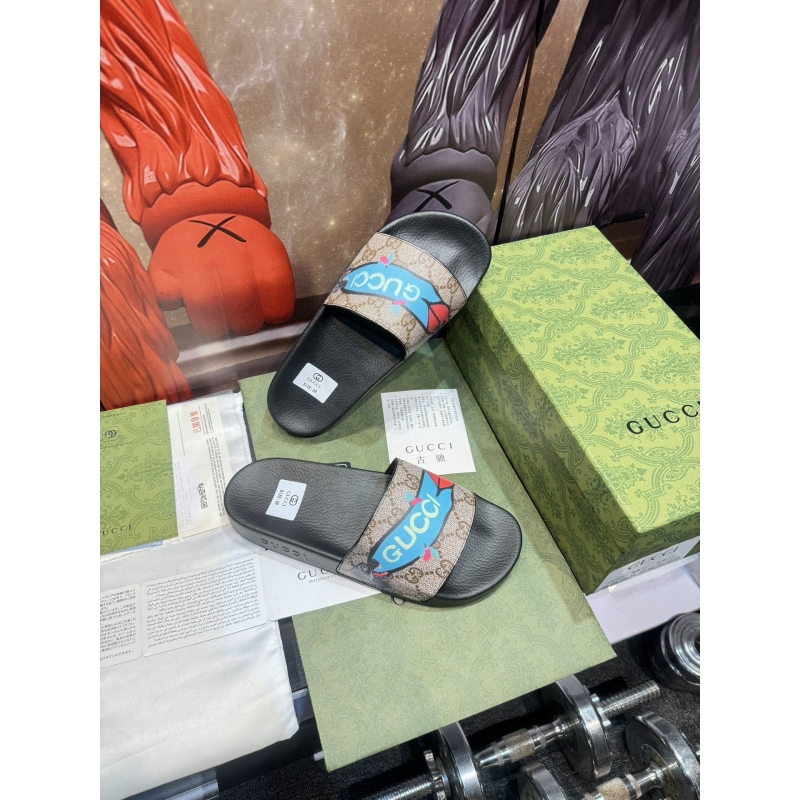 G*u*i slippers